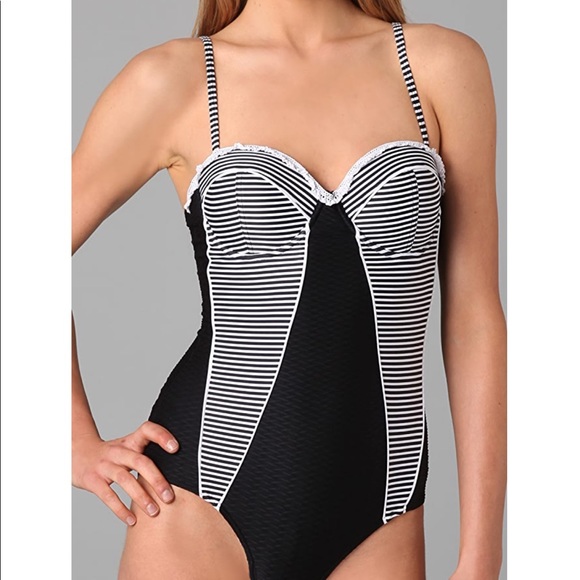 Like new condition beautiful swimsuit - Picture 3 of 10